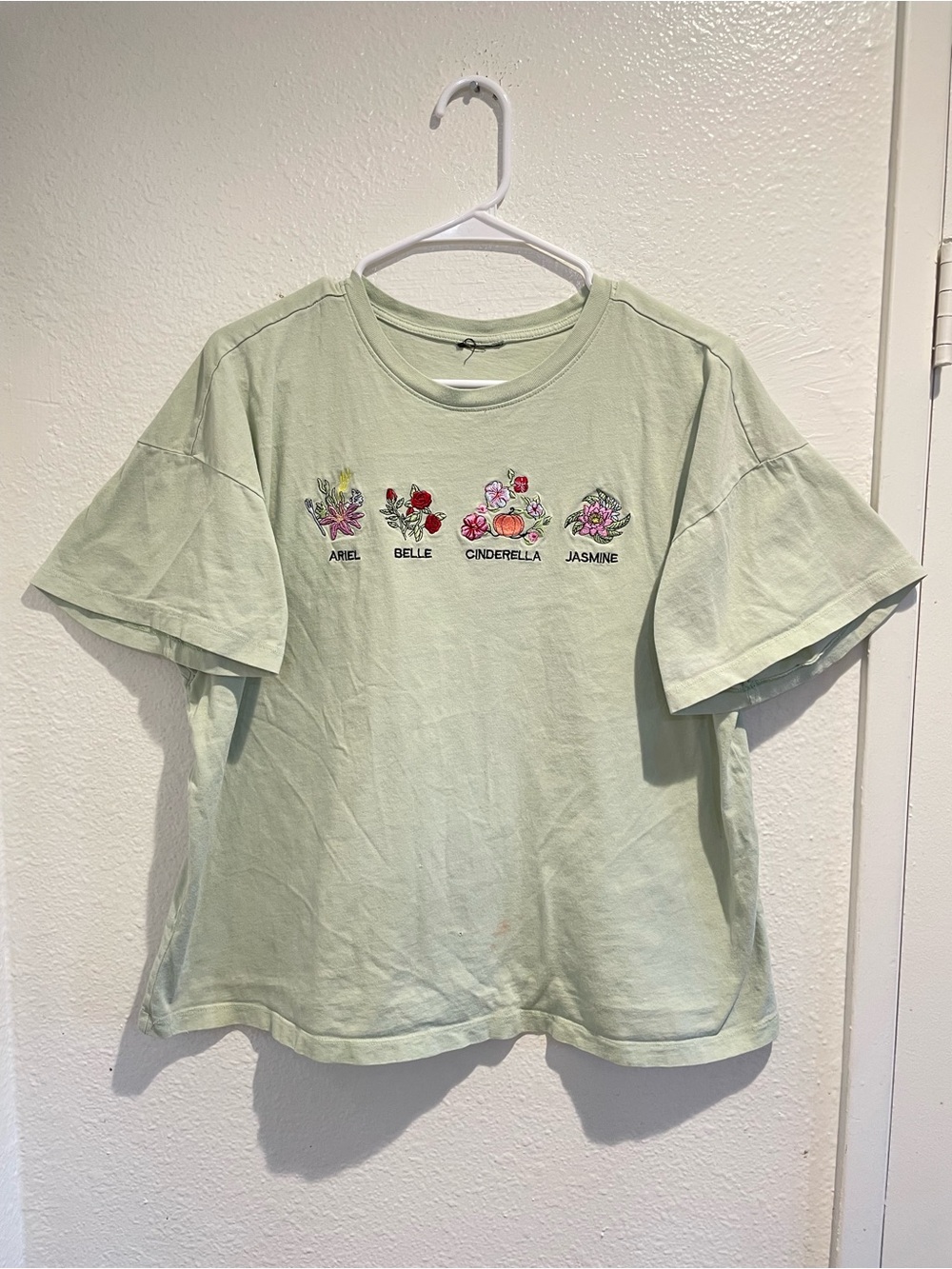 ✨Disney Princess Floral Embroidered Sage Green Tee Size L 🌸